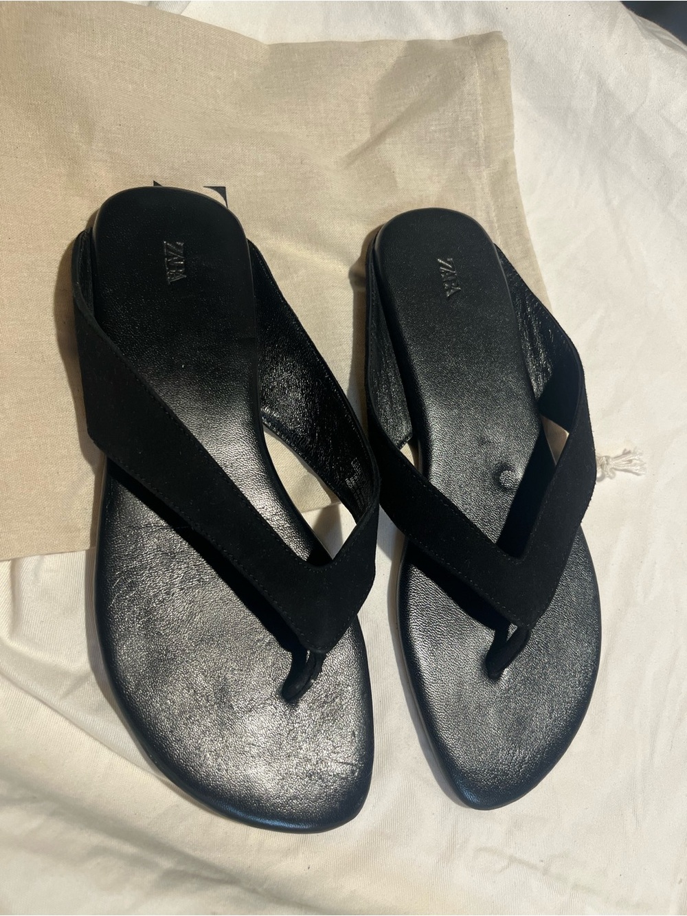 Zara modern Casual Black Flat Leather Thong
Sandals - Size 37